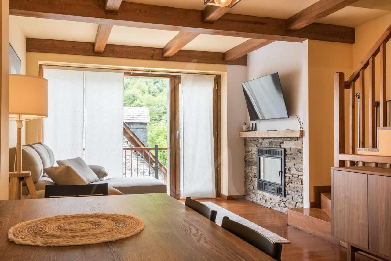 Casa Artiga De Lin By Seamount Rentals Les Bordes المظهر الخارجي الصورة