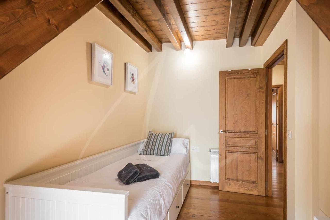 Casa Artiga De Lin By Seamount Rentals Les Bordes المظهر الخارجي الصورة