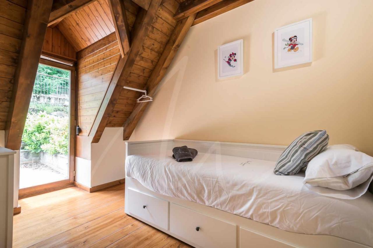 Casa Artiga De Lin By Seamount Rentals Les Bordes المظهر الخارجي الصورة