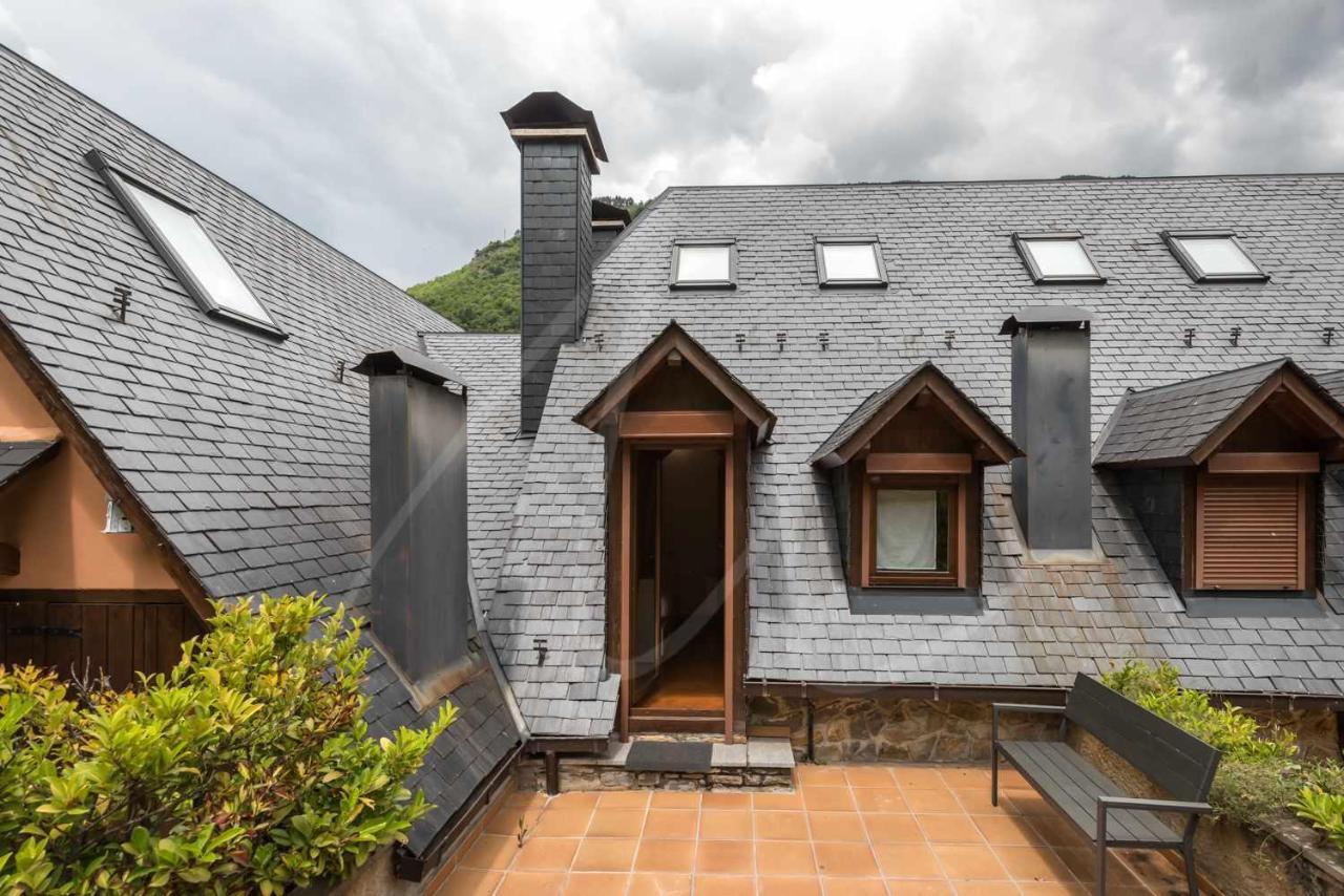 Casa Artiga De Lin By Seamount Rentals Les Bordes المظهر الخارجي الصورة