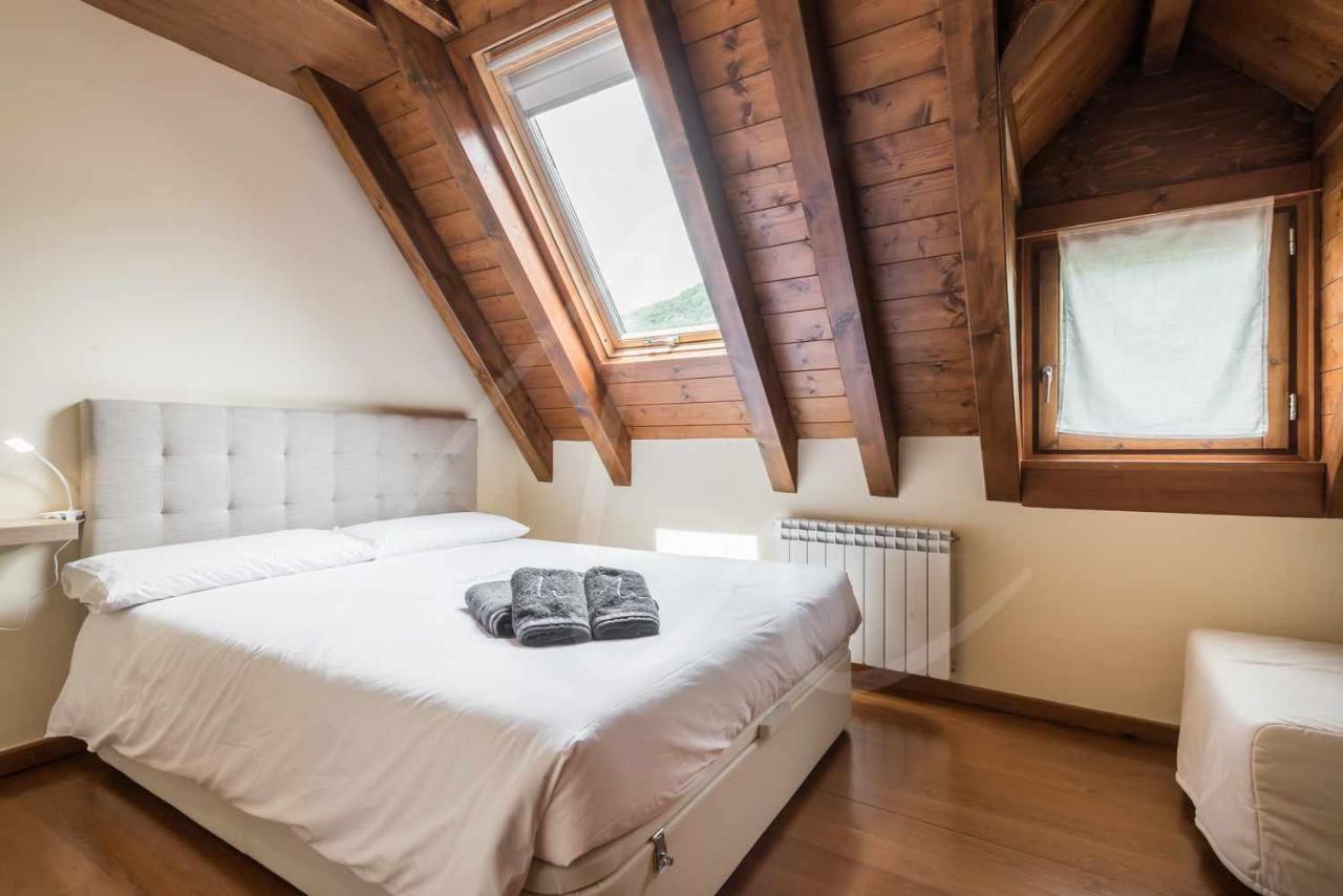 Casa Artiga De Lin By Seamount Rentals Les Bordes المظهر الخارجي الصورة