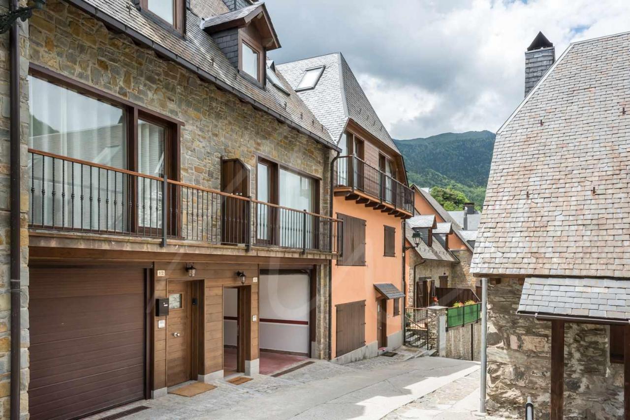 Casa Artiga De Lin By Seamount Rentals Les Bordes المظهر الخارجي الصورة